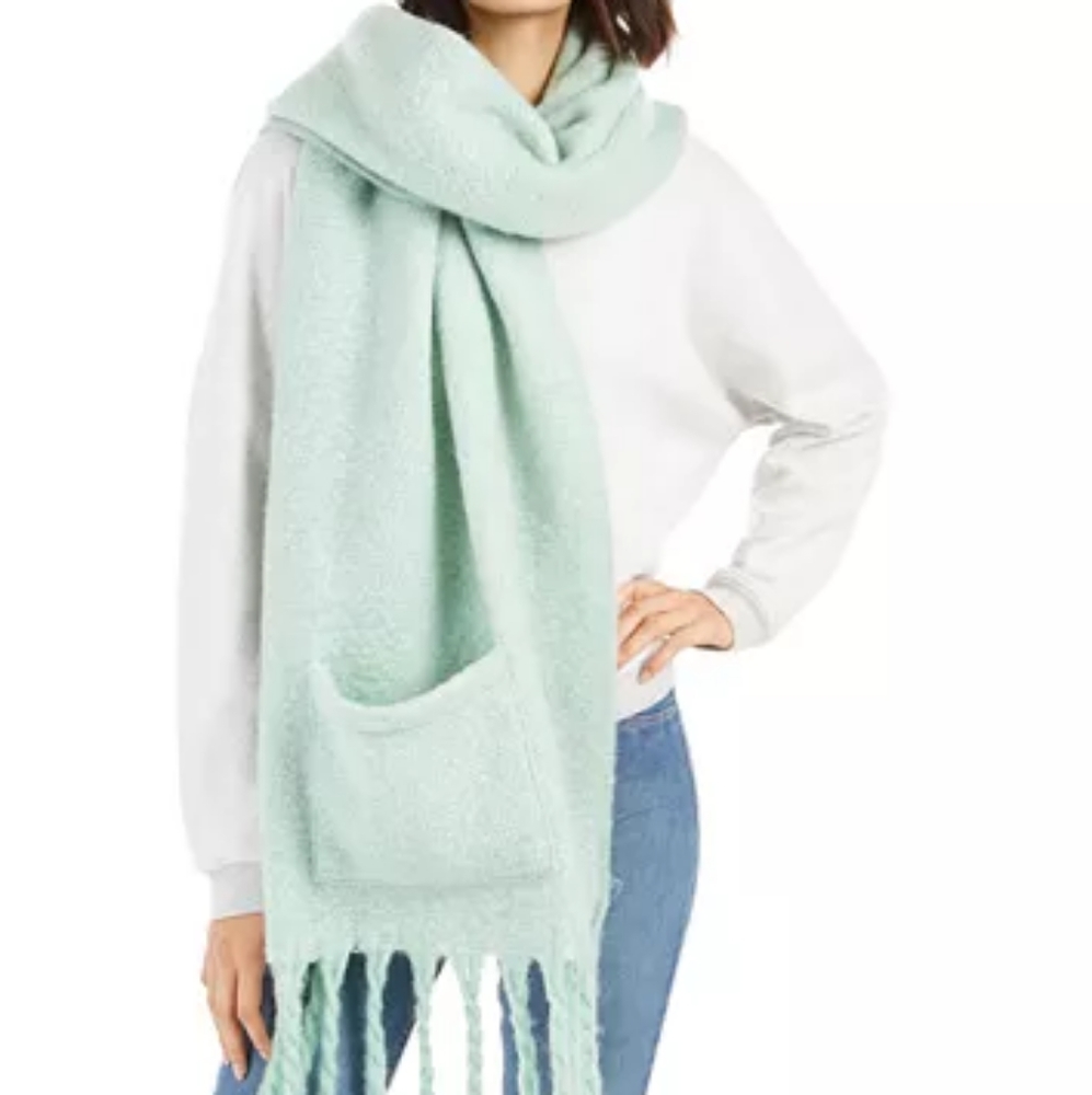 Fringe bulky scarf